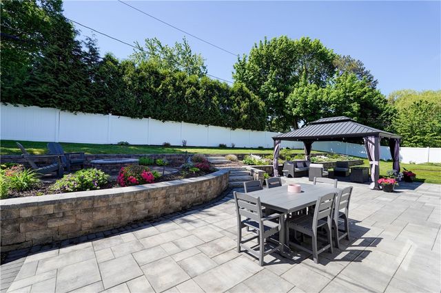 17 Hilltop Drive, Pittsford, NY 14534