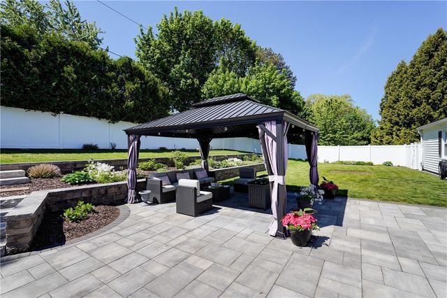 17 Hilltop Drive, Pittsford, NY 14534