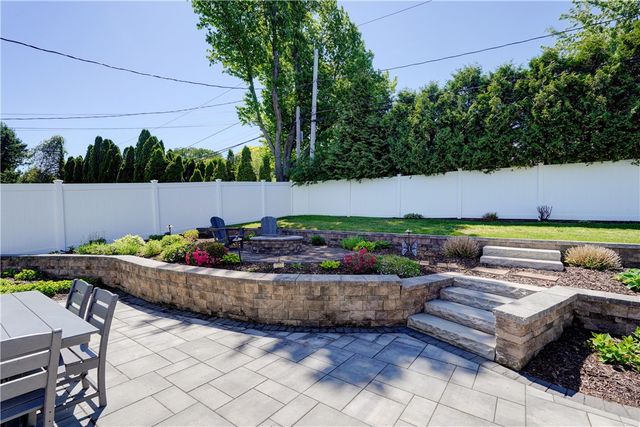 17 Hilltop Drive, Pittsford, NY 14534