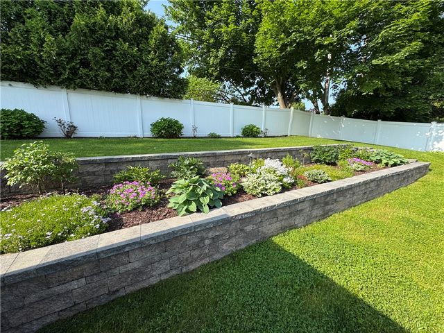 17 Hilltop Drive, Pittsford, NY 14534