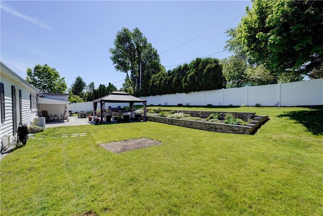 17 Hilltop Drive, Pittsford, NY 14534