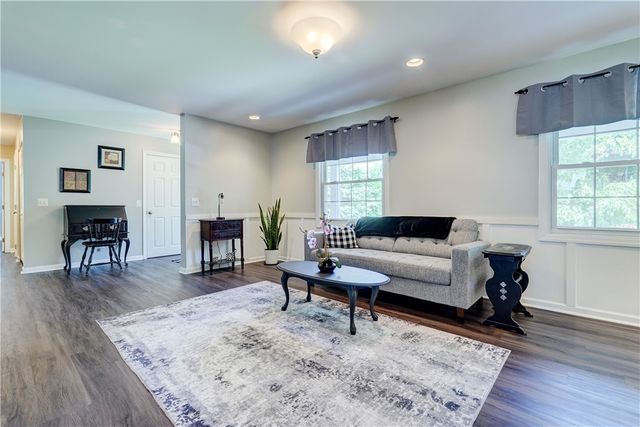 17 Hilltop Drive, Pittsford, NY 14534