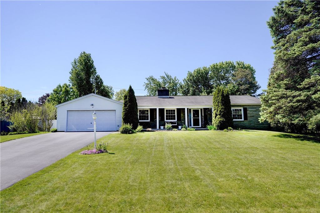 17 Hilltop Drive, Pittsford, NY 14534