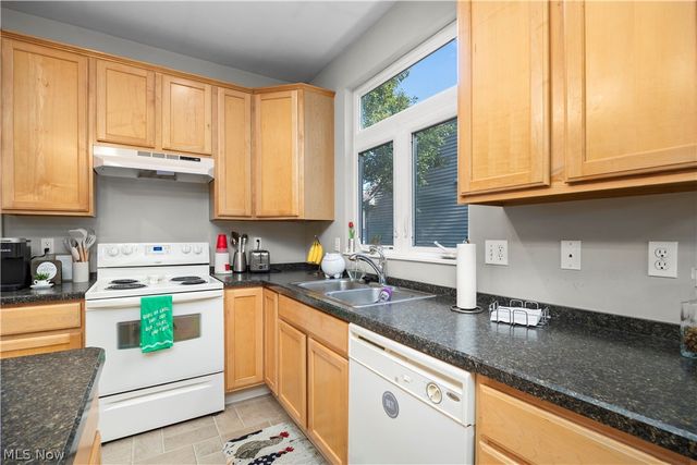652 Lakeside Drive, Avon Lake, OH 44012