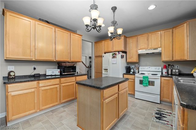 652 Lakeside Drive, Avon Lake, OH 44012
