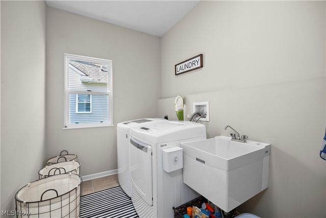 652 Lakeside Drive, Avon Lake, OH 44012