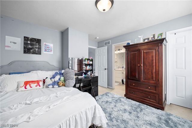652 Lakeside Drive, Avon Lake, OH 44012