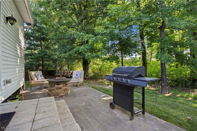 652 Lakeside Drive, Avon Lake, OH 44012