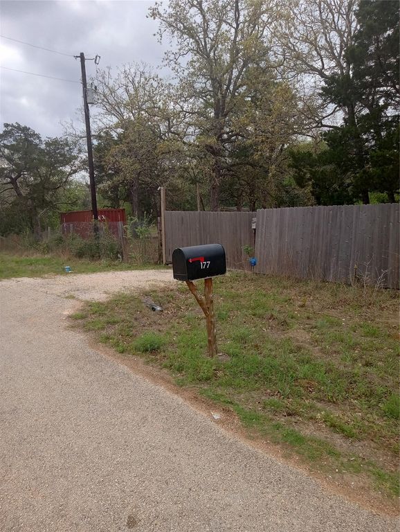 177 Moon Mist DR, Bastrop, TX 78602