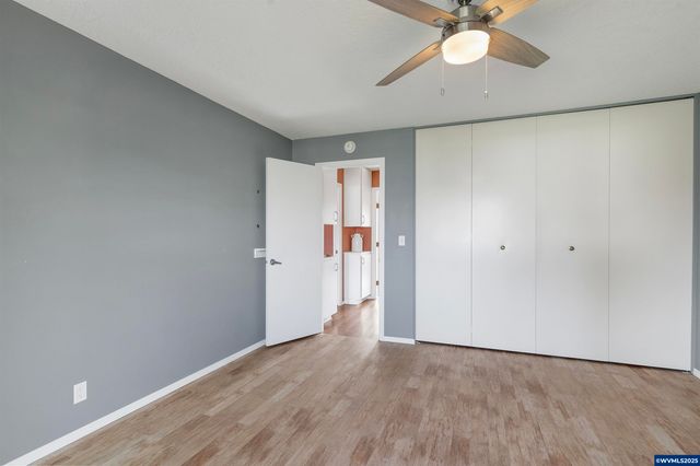 1694 Sunrise Cir NW, Salem, OR 97304