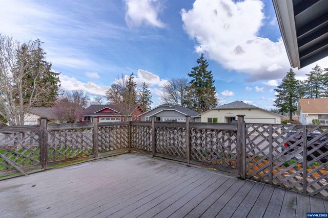 1694 Sunrise Cir NW, Salem, OR 97304