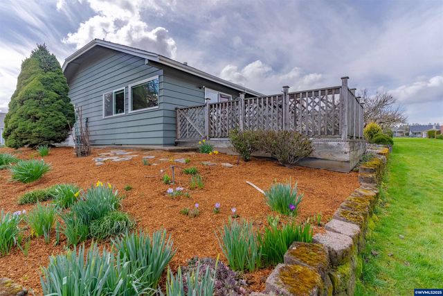 1694 Sunrise Cir NW, Salem, OR 97304