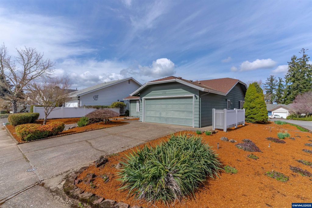 1694 Sunrise Cir NW, Salem, OR 97304