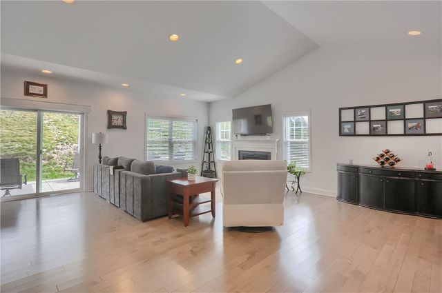 1653 Blackburn Heights Dr, Sewickley, PA 15143