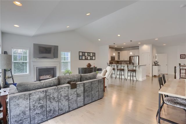 1653 Blackburn Heights Dr, Sewickley, PA 15143