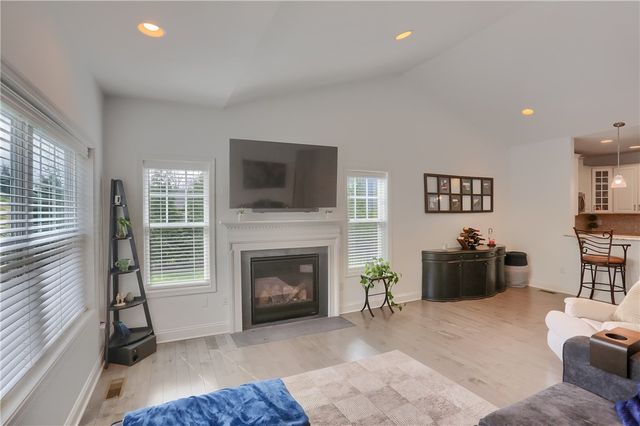 1653 Blackburn Heights Dr, Sewickley, PA 15143