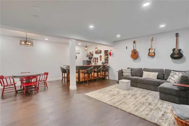 1653 Blackburn Heights Dr, Sewickley, PA 15143