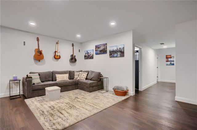 1653 Blackburn Heights Dr, Sewickley, PA 15143