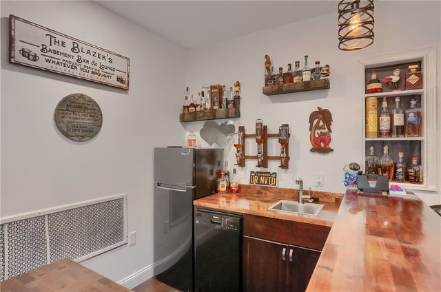 1653 Blackburn Heights Dr, Sewickley, PA 15143