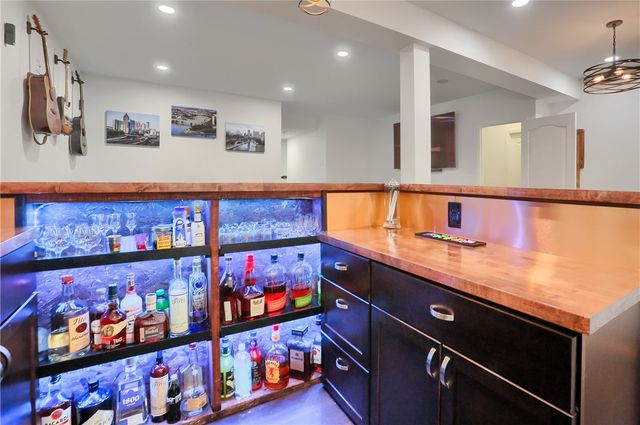 1653 Blackburn Heights Dr, Sewickley, PA 15143