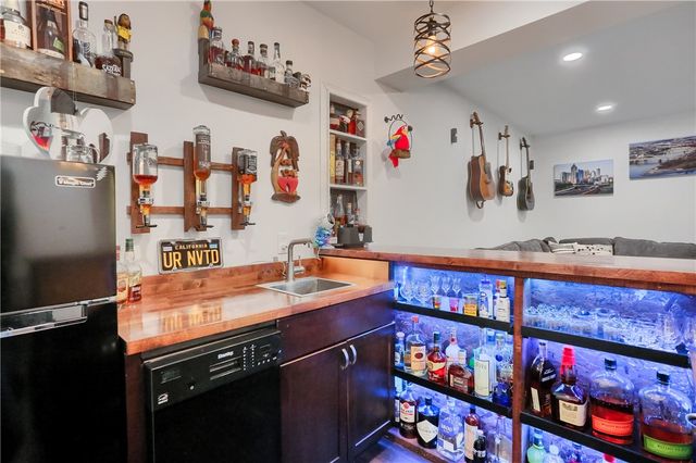 1653 Blackburn Heights Dr, Sewickley, PA 15143