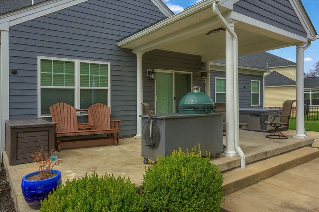 1653 Blackburn Heights Dr, Sewickley, PA 15143