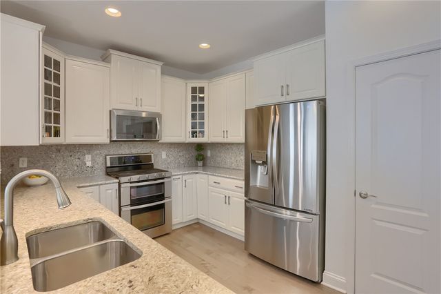 1653 Blackburn Heights Dr, Sewickley, PA 15143