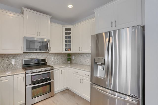 1653 Blackburn Heights Dr, Sewickley, PA 15143