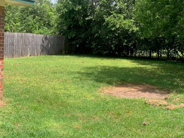 905 W Bridge Street, Granbury, TX 76048