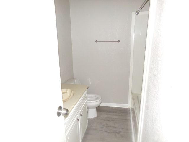 905 W Bridge Street, Granbury, TX 76048