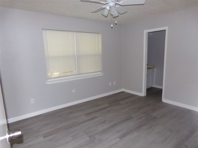 905 W Bridge Street, Granbury, TX 76048