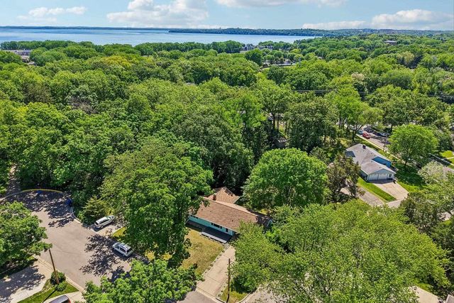 6633 E Wood Circle, Middleton, WI 53562