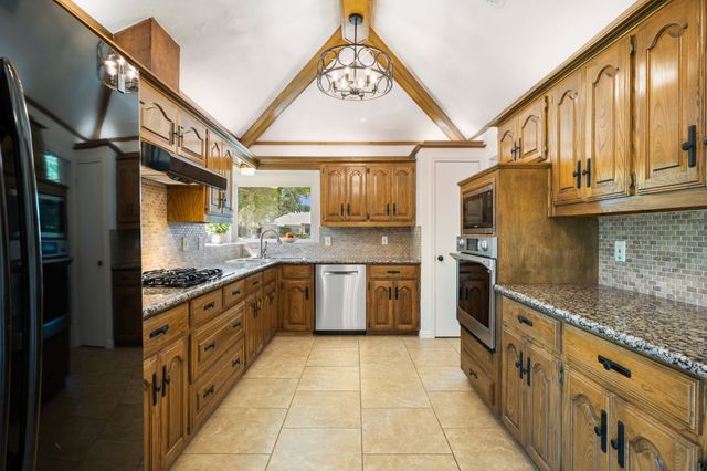2610 Ridge Oak Place, Garland, TX 75044