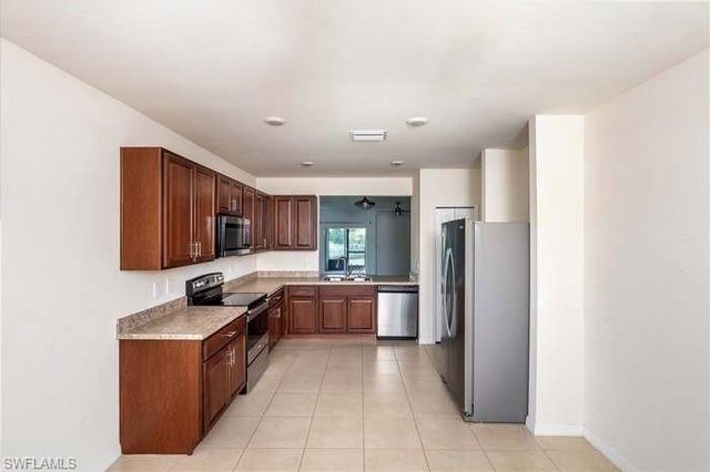 2802 40th ST SW, Lehigh Acres, FL 33976