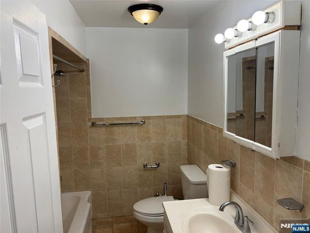 31 Farview Terrace 1st floor, Paramus, NJ 07652