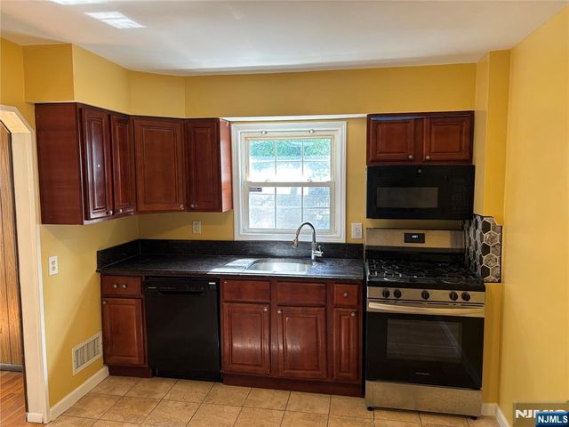 31 Farview Terrace 1st floor, Paramus, NJ 07652