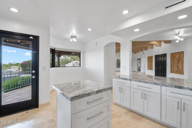 6420 N Regal Manor Drive, Tucson, AZ 85750