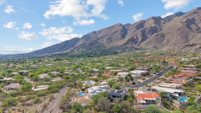 6420 N Regal Manor Drive, Tucson, AZ 85750