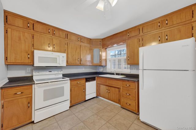 2 Blue Hills Court, Saugerties, NY 12477