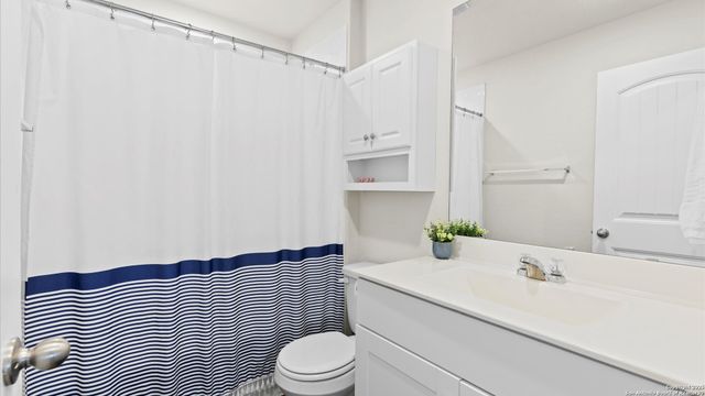 424 Chaco Loop, Seguin, TX 78155