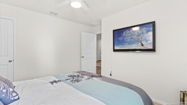 424 Chaco Loop, Seguin, TX 78155