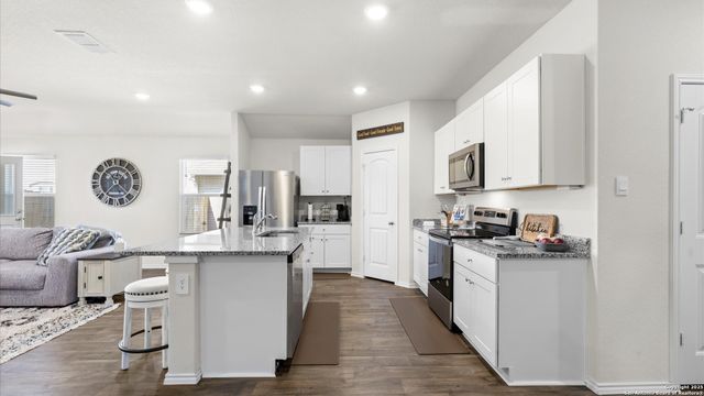 424 Chaco Loop, Seguin, TX 78155