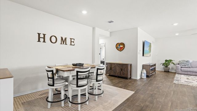 424 Chaco Loop, Seguin, TX 78155