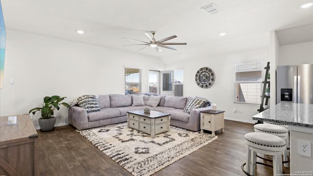 424 Chaco Loop, Seguin, TX 78155