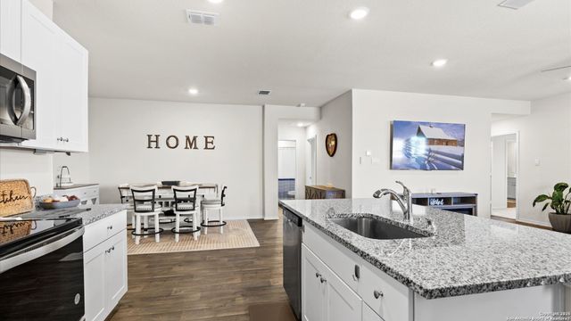 424 Chaco Loop, Seguin, TX 78155