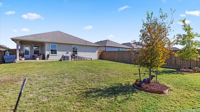 424 Chaco Loop, Seguin, TX 78155