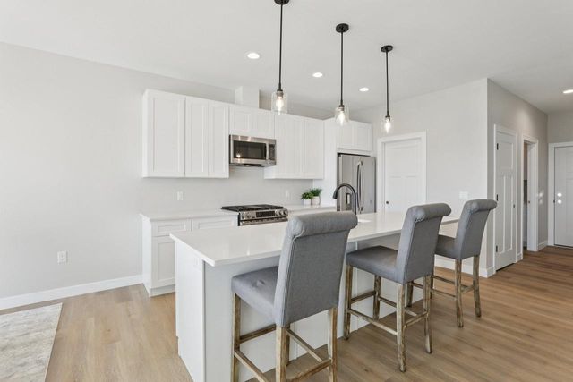 2411 Bluestem Crossing, Prairie Du Sac, WI 53578