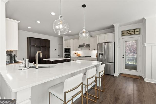 500 Lakeview Court, Woodstock, GA 30188