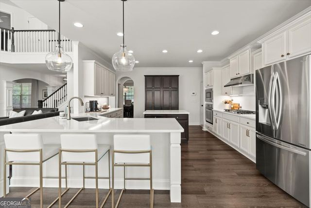 500 Lakeview Court, Woodstock, GA 30188
