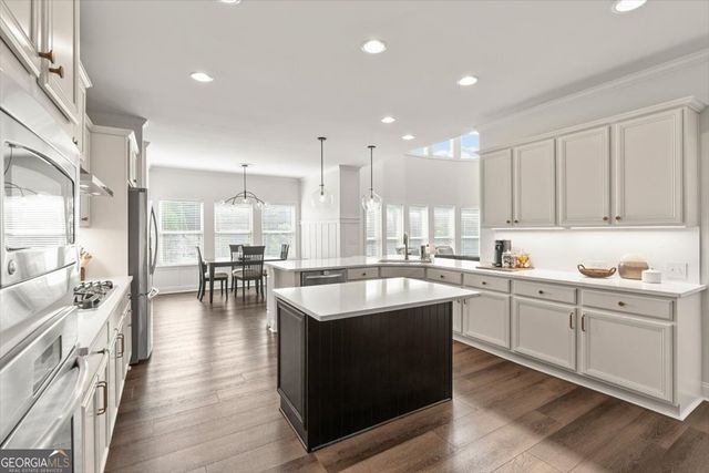 500 Lakeview Court, Woodstock, GA 30188